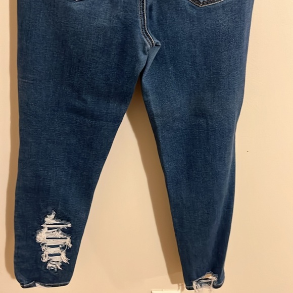 American Eagle Blue jeans distressed look Size 8 short - Picture 4 of 5